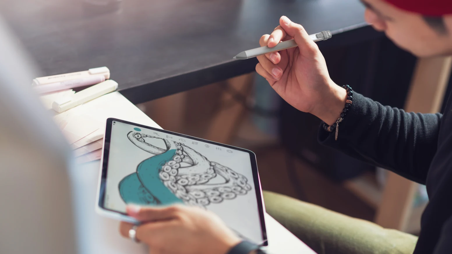 Logitech Crayon 2018 ~ 2026 年間的 iPad (不含 mini 7) iPad 多功能數位筆( 教育版 ), 橘