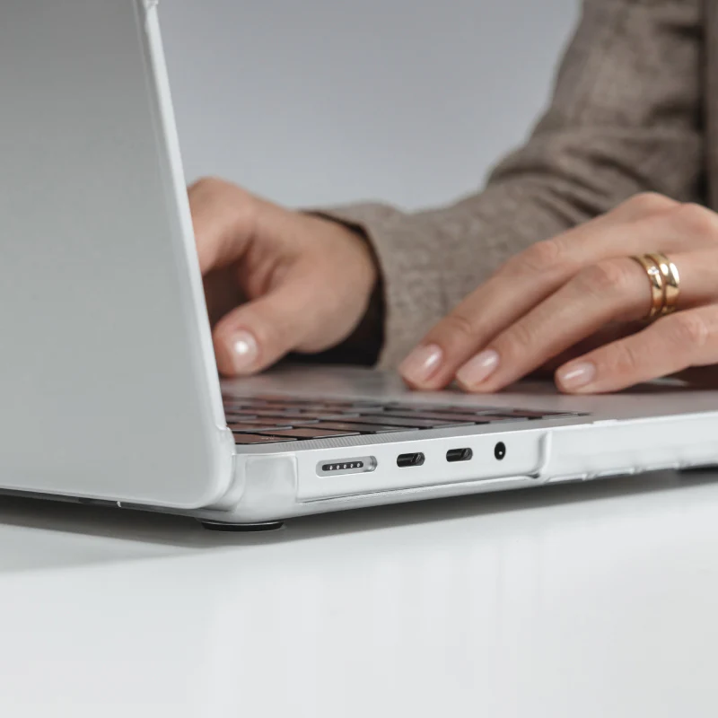 MAGEASY Aero MacBook Neo 13 吋 (2026,A18 Pro) 磨砂筆電保護殼, 霧透